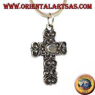 Cruz de plata con piedra de luna (adularia) y decoraciones barrocas.