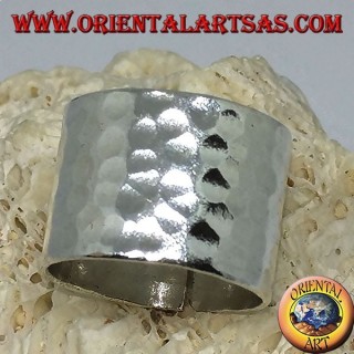 Anello a fascia larga in argento martellata da 16 mm.  fatta a mano