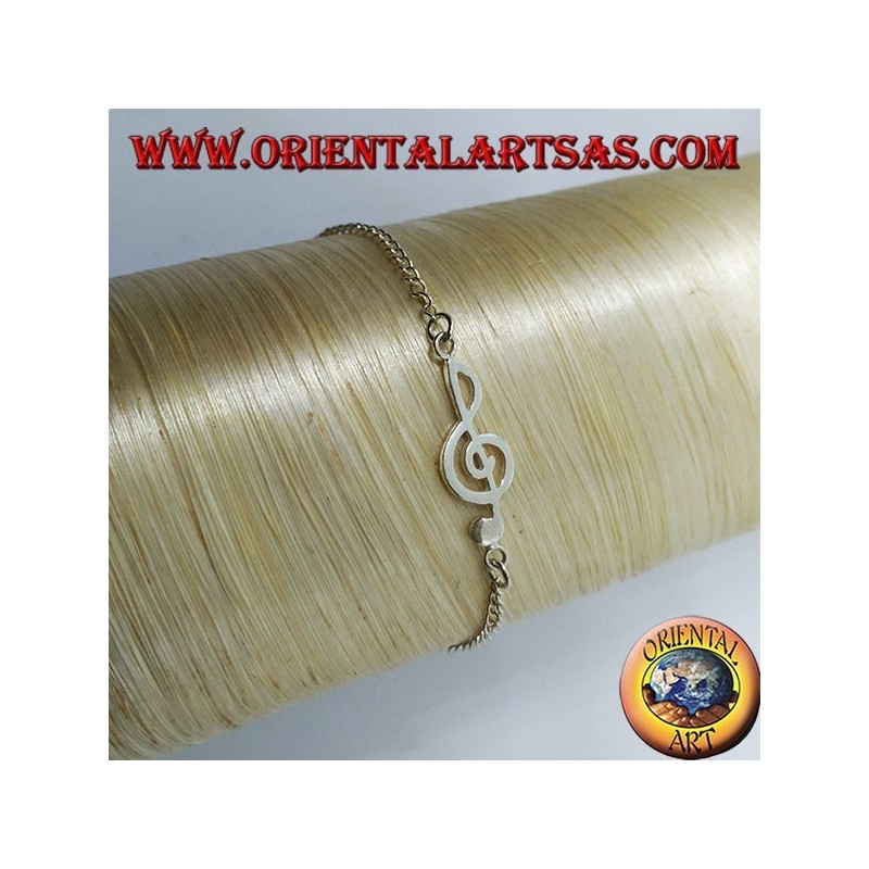 Pulsera de plata suave con una clave de sol en el centro.