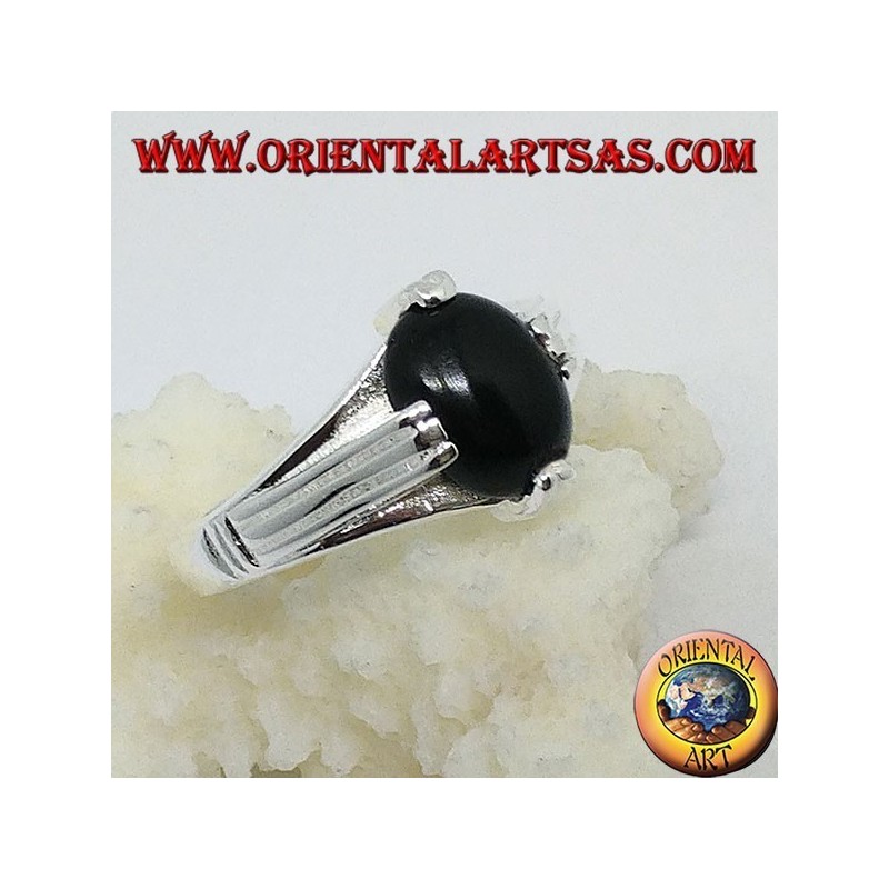Bague en argent avec onyx ovale imbriqué sur quatre points