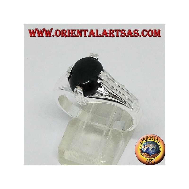 Bague en argent avec onyx ovale imbriqué sur quatre points