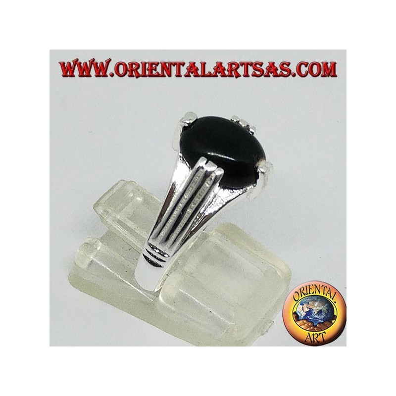 Bague en argent avec onyx ovale imbriqué sur quatre points