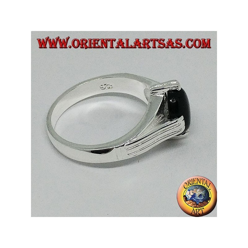 Anello in argento con onice ovale agraffetata su quattro punte