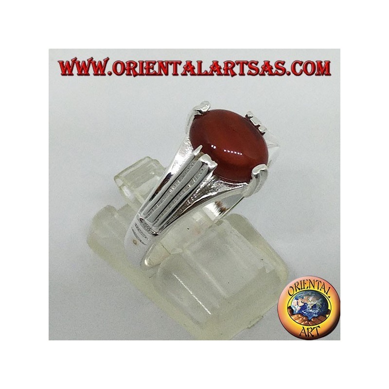 Bague en argent avec cornaline ovale sur quatre pointes