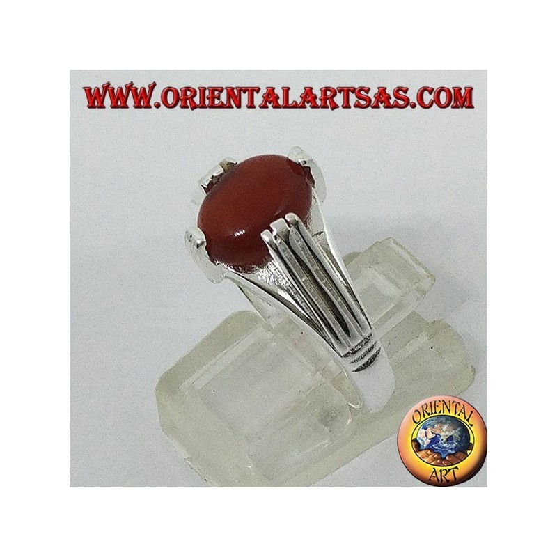 Bague en argent avec cornaline ovale sur quatre pointes