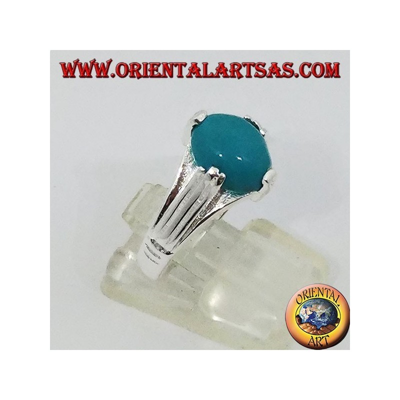 Anillo de plata con turquesa ovalada en cuatro puntos.