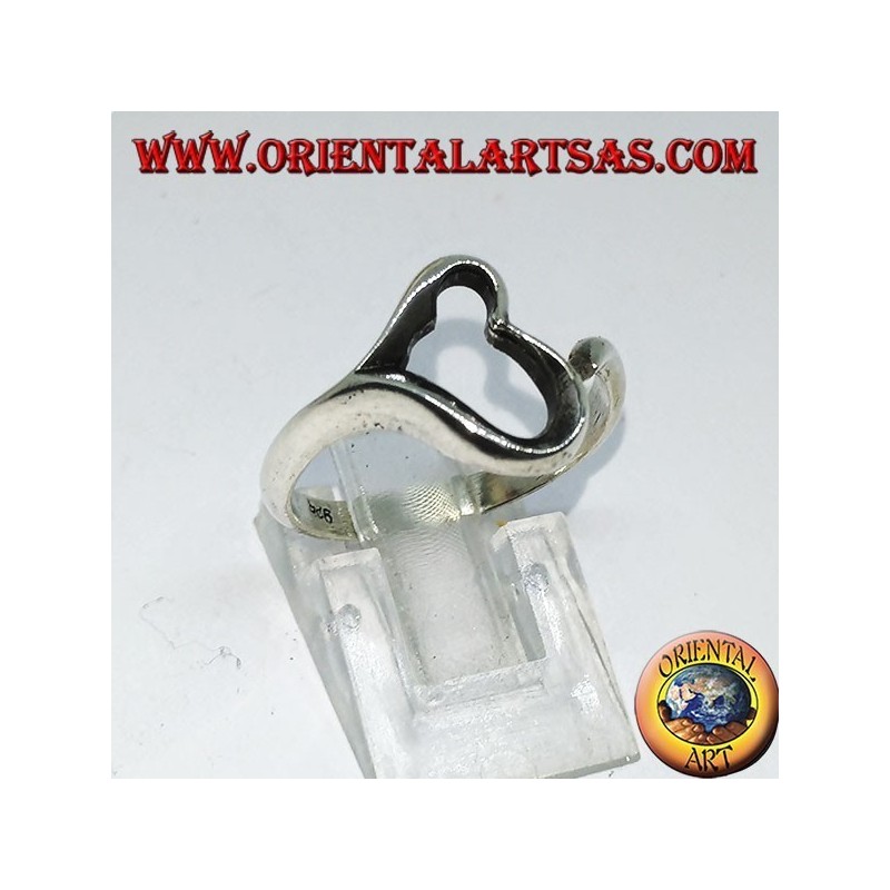 Anillo de plata calado corazón, símbolo del amor.