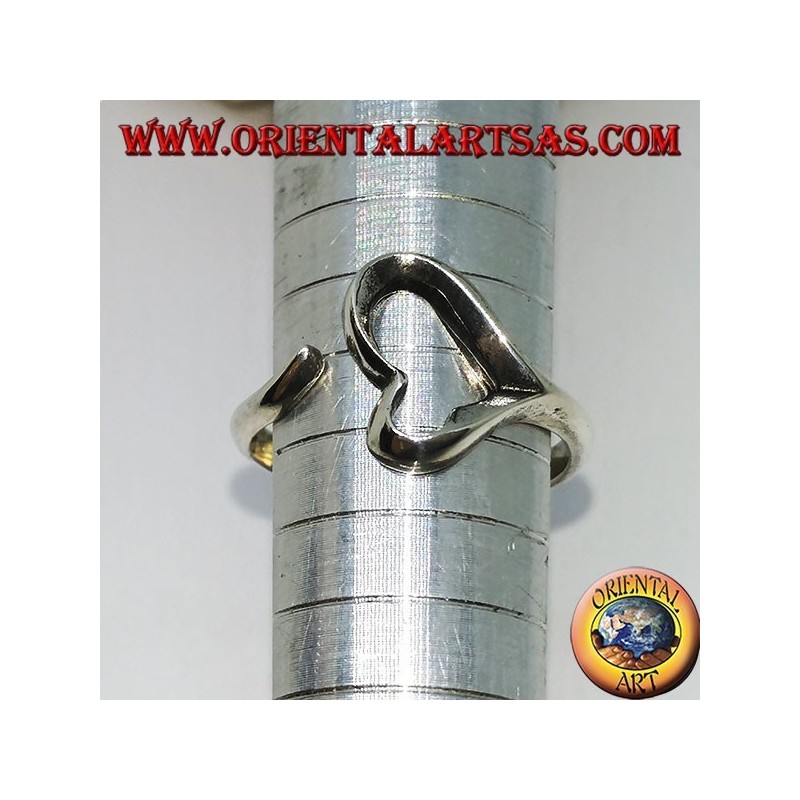 Anillo de plata calado corazón, símbolo del amor.