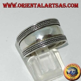 Anillo ancho de plata con trenzas en los bordes, Bali