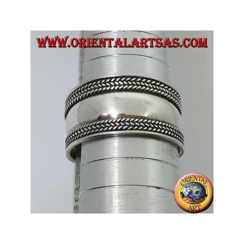 Large bague en argent avec des tresses sur les bords, Bali