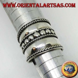 Anillo de banda ancha en plata con tachuelas centrales, Bali