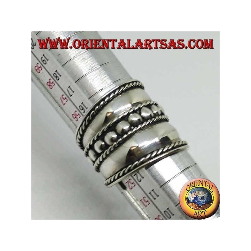 Bague large en argent avec goujons centraux, Bali