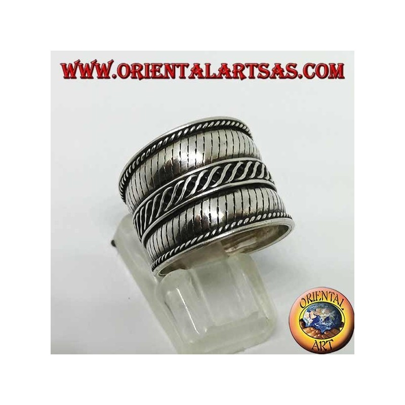 Anillo de banda ancha en plata con rayas cruzadas, Bali