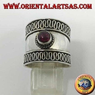 Breiter Bandring in Silber mit rundem Cabochon-Granat, Bali
