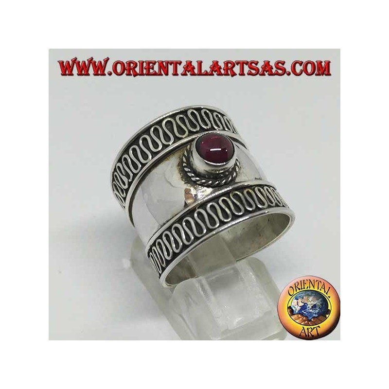 Anello fascia larga in argento con granato a cabochon tondo , Bali