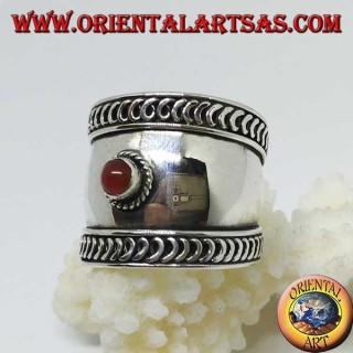 Breiter Bandring in Silber mit Cabochon rundem Karneol, Bali