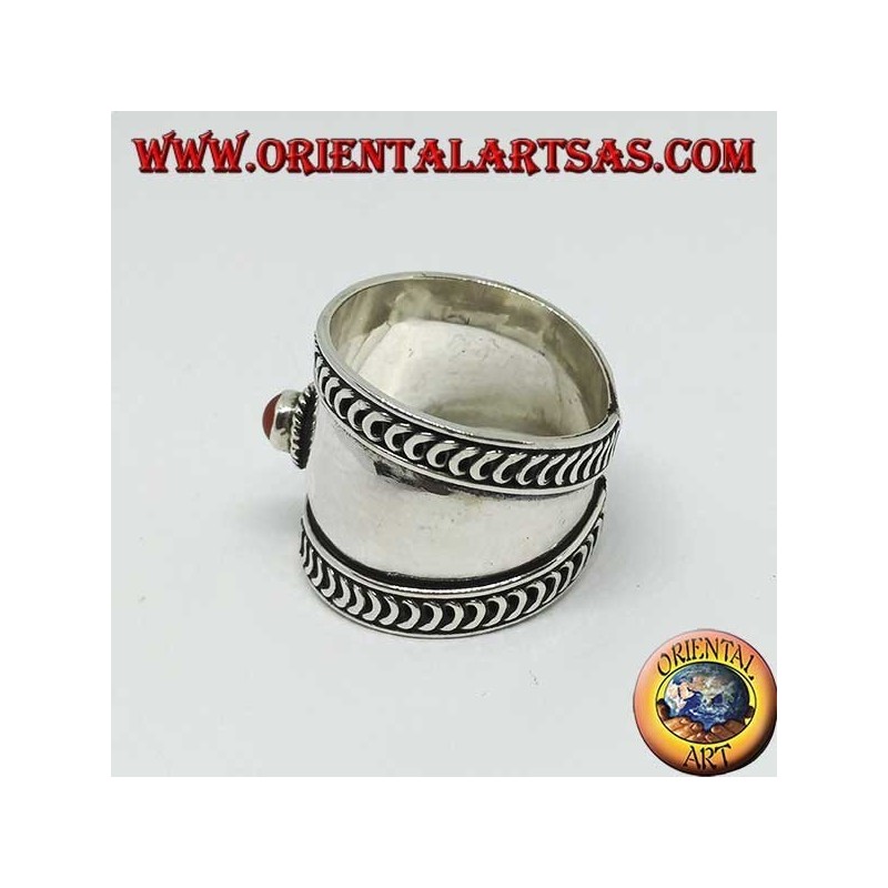 Anillo de banda ancha en plata con cornalina redonda cabujón, Bali