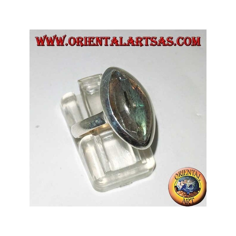 Anello in argento con labradorite a taglio navetta