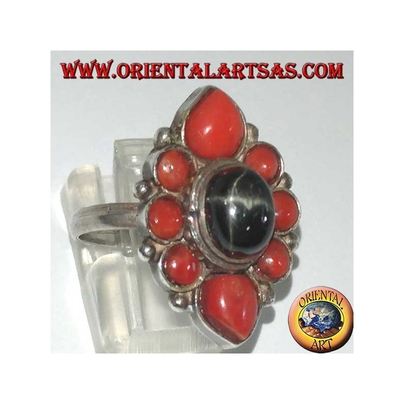 Anillo de plata con estrella negra ovalada rodeada de corales naturales