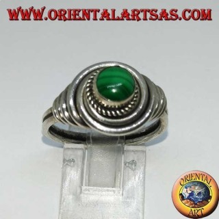 Bague en argent affleurante de malachite ronde