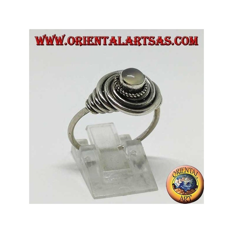 Anillo de plata al ras con piedra de luna (adularia) redonda