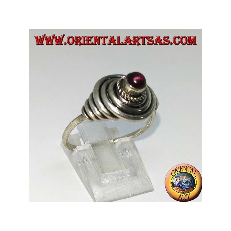 Silberdrahtring mit rundem Cabochon-Granat