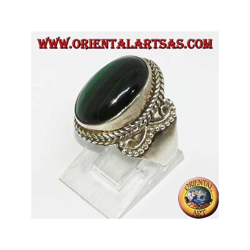 Anillo de plata con malaquita ovalada (grande)