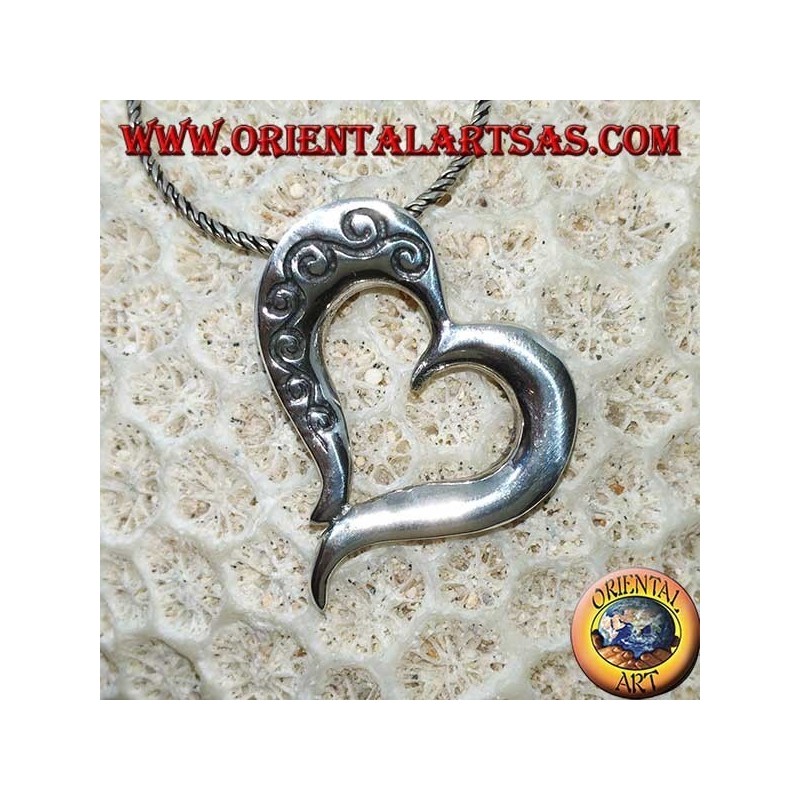 Pendentif en argent en forme de cœur avec des sculptures double face