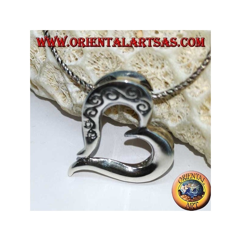 Pendentif en argent en forme de cœur avec des sculptures double face