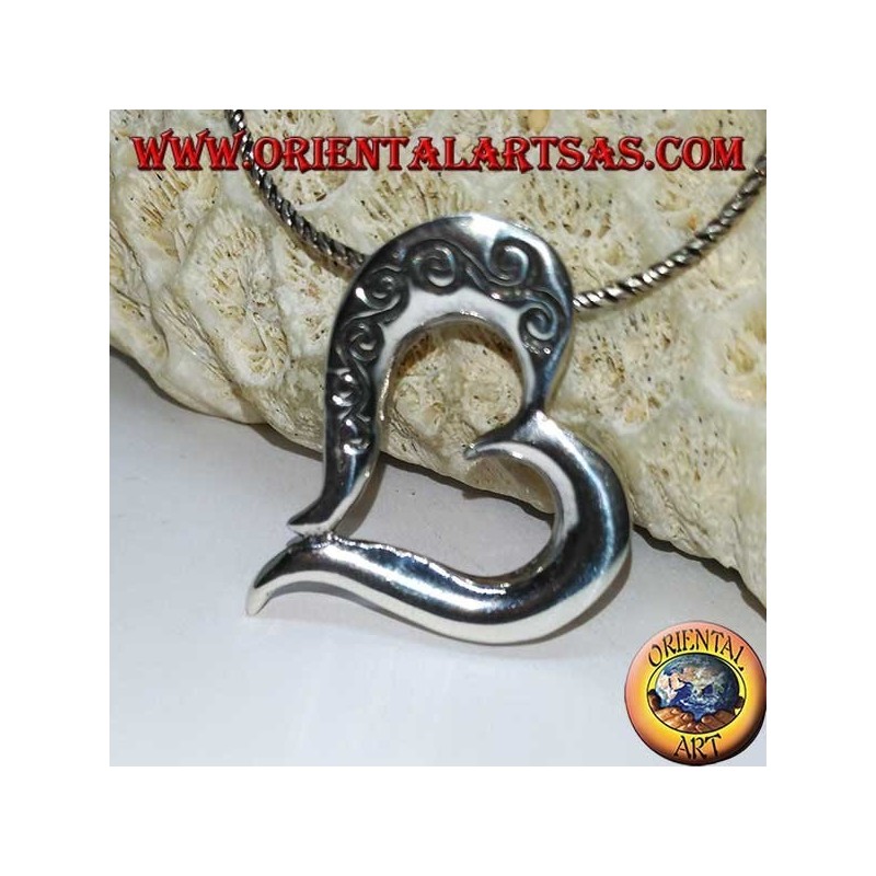 Pendentif en argent en forme de cœur avec des sculptures double face