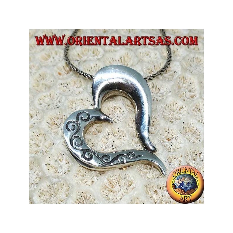 Pendentif en argent en forme de cœur avec des sculptures double face