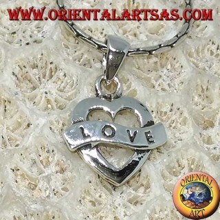 Ciondolo in argento profilo di cuore con incisione Love