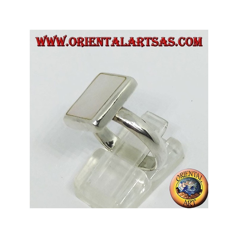 Anillo de plata con nácar rectangular engastado con el borde