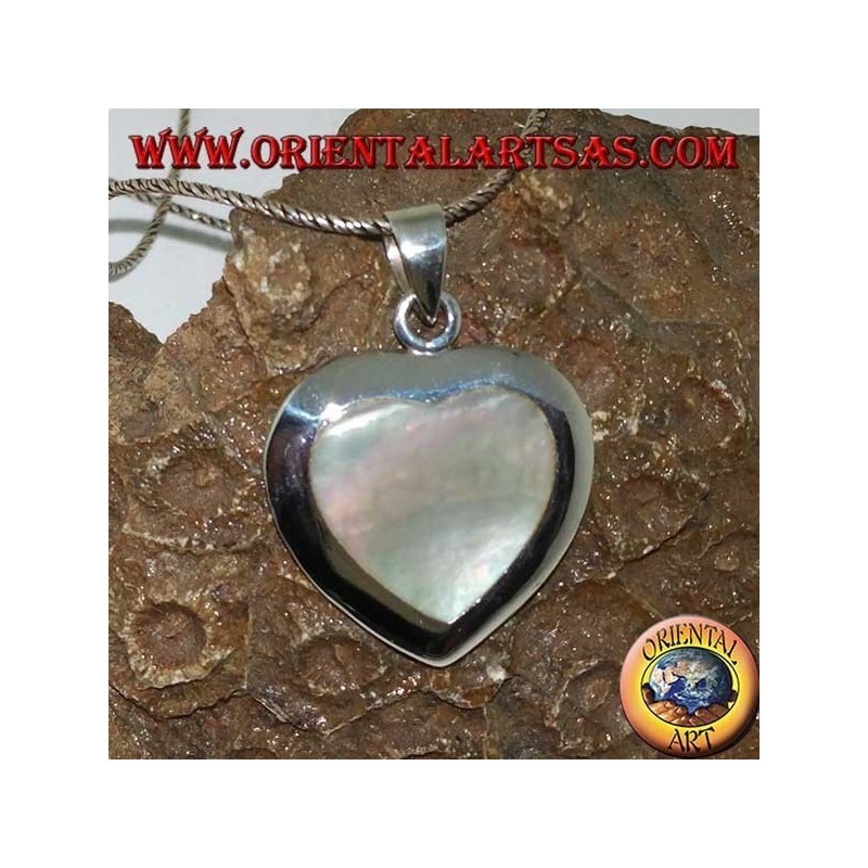 Ciondolo in argento a forma di cuore con madreperla incastonata