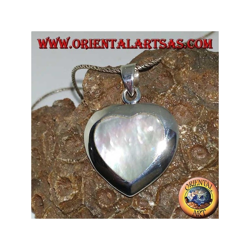 Ciondolo in argento a forma di cuore con madreperla incastonata