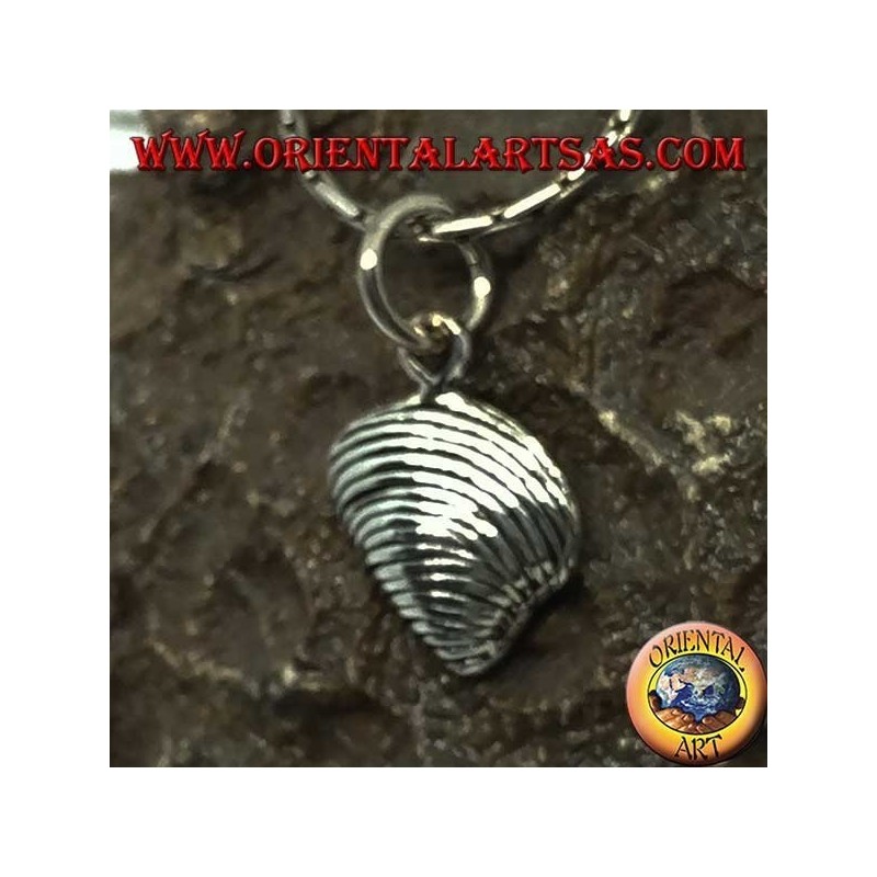 Pendentif en argent en forme de coquille "la palourde"