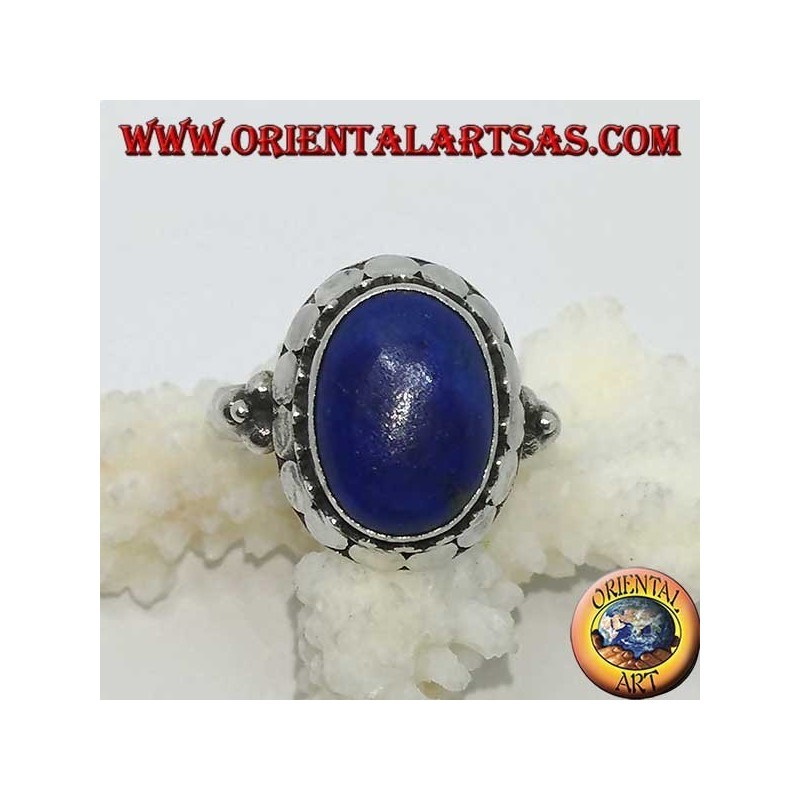 Anillo de plata con lapislázuli ovalado natural.