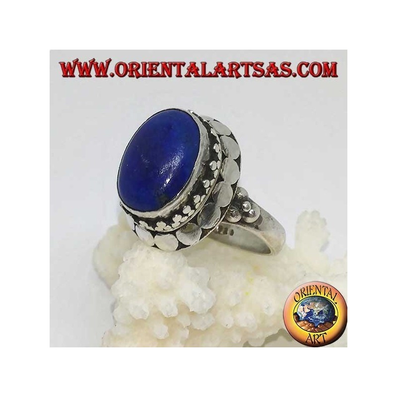 Anillo de plata con lapislázuli ovalado natural.