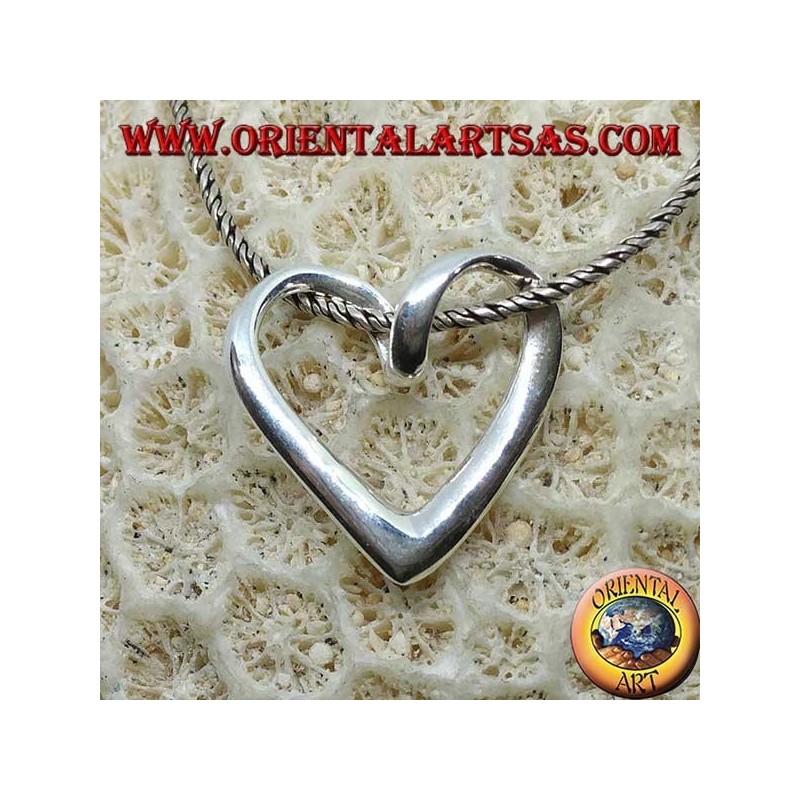 Pendentif en argent avec un profil coeur tordu