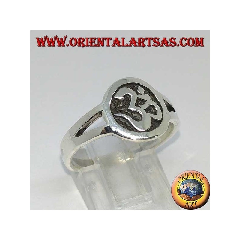 Silberring mit Aum oder Om (ॐ) Flachrelief im Kreis
