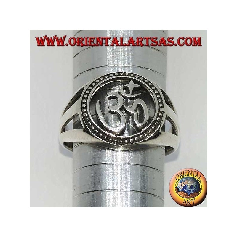 Anillo de plata con letra sagrada del hinduismo Aum u Om tallada (ॐ)