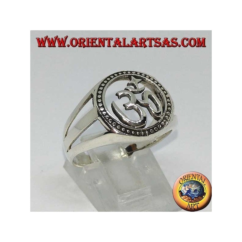 Anello in argento con Aum o Om intagliato (ॐ) lettera sacra dell'Induismo