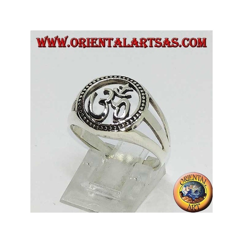 Anello in argento con Aum o Om intagliato (ॐ) lettera sacra dell'Induismo