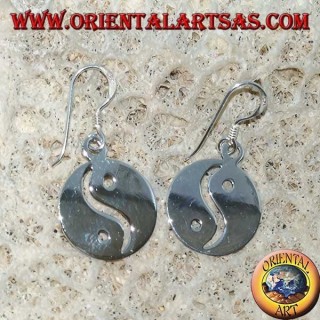 Boucle d'oreille Yin yang dans un pendentif lisse en argent, Le Taijitu (T'ai Chi T'u)