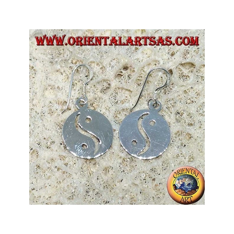 Boucle d'oreille Yin yang dans un pendentif lisse en argent, Le Taijitu (T'ai Chi T'u)