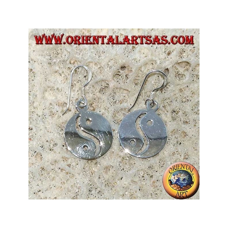Boucle d'oreille Yin yang dans un pendentif lisse en argent, Le Taijitu (T'ai Chi T'u)