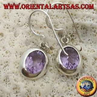 Silberohrringe mit natürlich facettiertem ovalem Amethyst auf glattem Rand