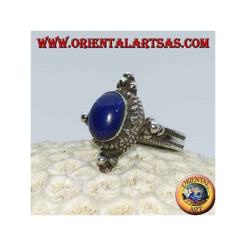 Anello in argento con  lapislazzulo ovale, contornato di pallini