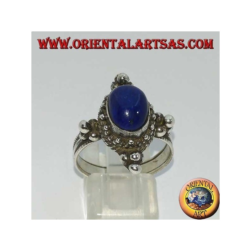 Anello in argento con  lapislazzulo ovale, contornato di pallini