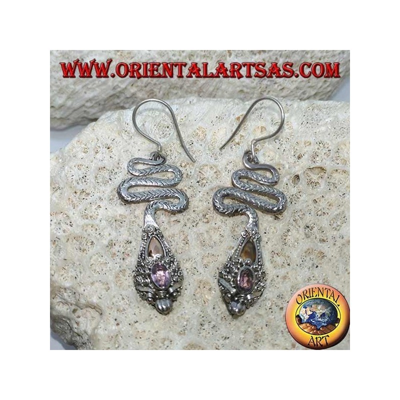 Pendientes de plata en forma de cobra con amatista ovalada facetada y lámina de oro.